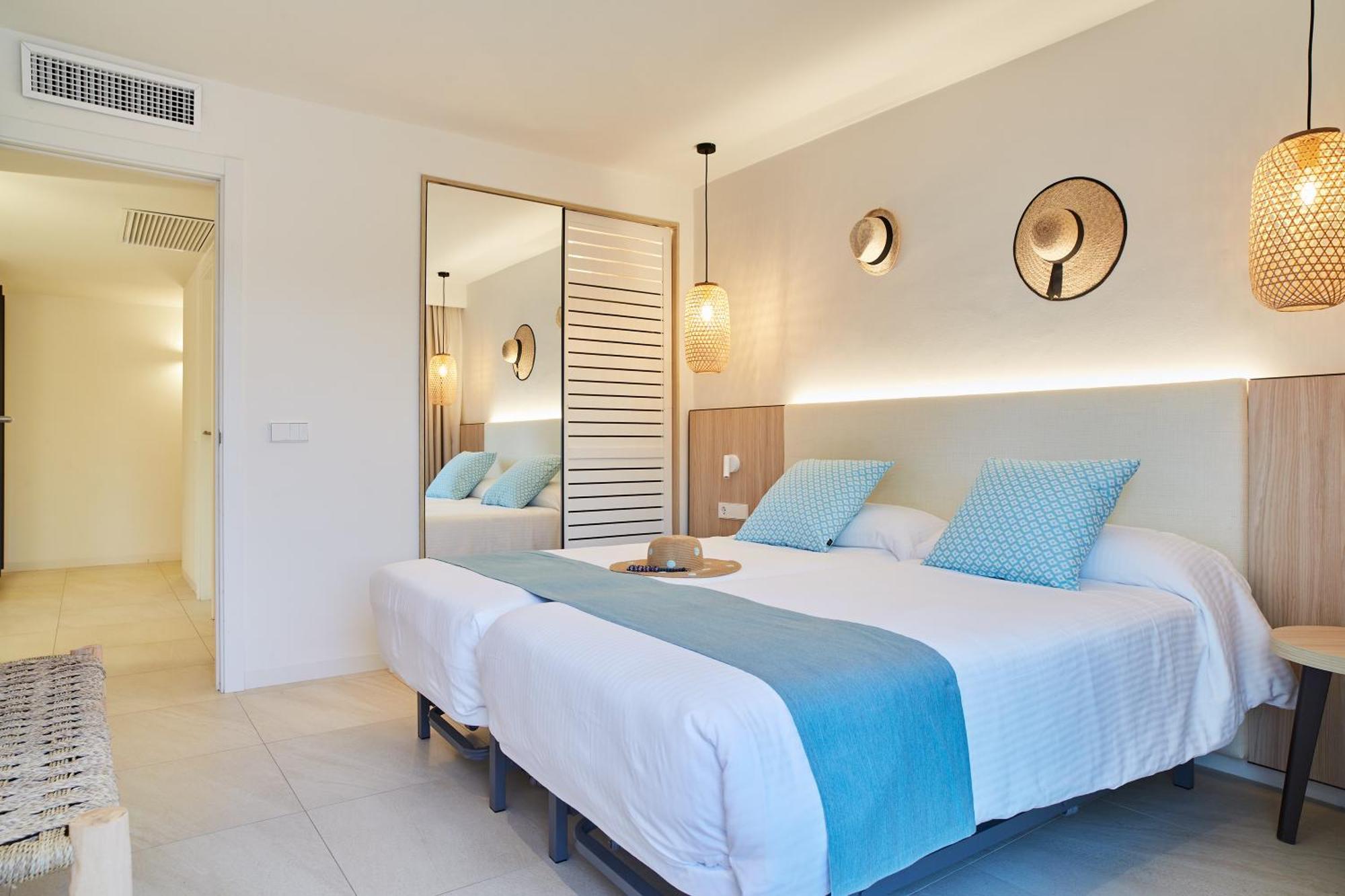 Apartamentos San Miguel Park & Esmeralda Mar Port de Sant Miguel Стая снимка